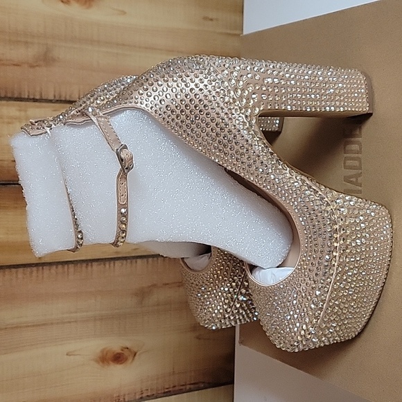 NIB Steve Madden Skyrise Rhinestone Platform heels size 8 - Picture 4 of 7